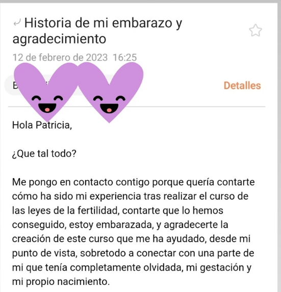 Embarazo compartido por email con nombre cubierto mediante corazones
